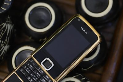 Nokia 8800E Rose Gold điểm đá (da đen)