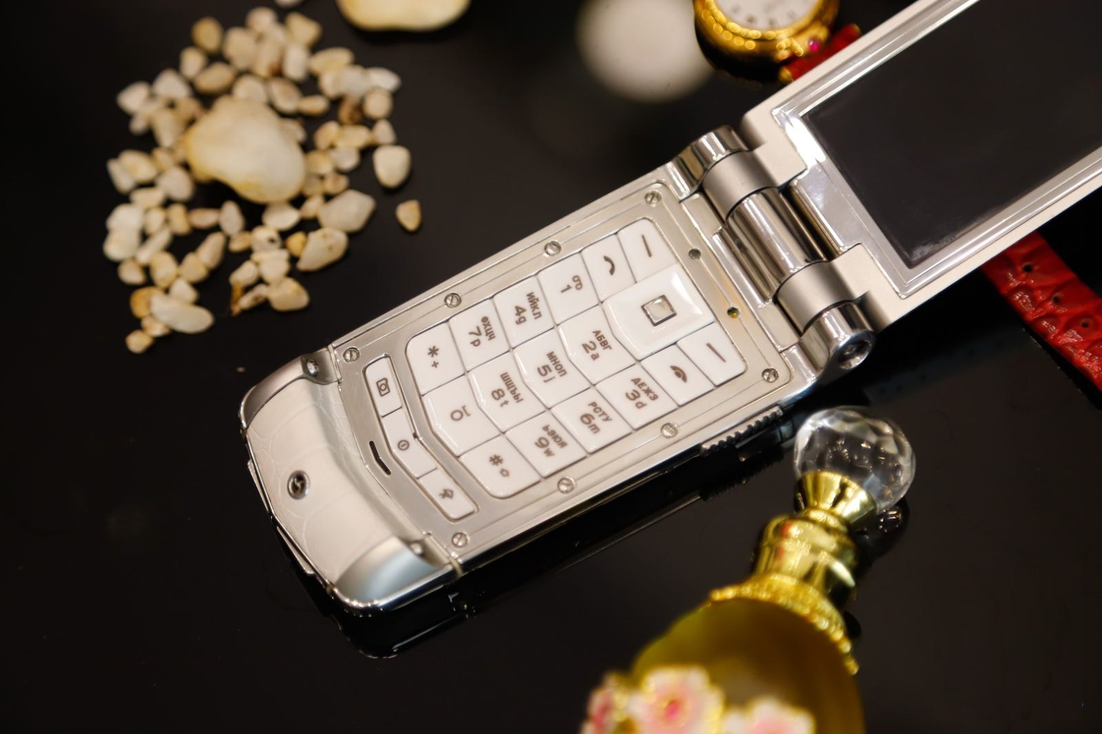 Vertu Constellation Ayxta Pure White Diamond Rain