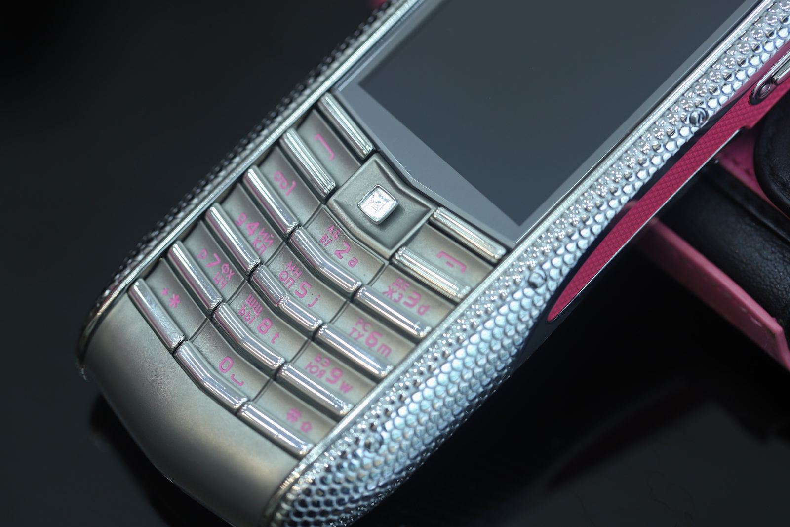 Vertu Ascent Ti Neon Pink