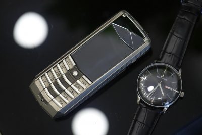 Vertu Ascent X da đen