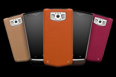 Vertu cho ra mắt một chiếc điện thoại Android mà chúng ta có thể mua (nếu có 6.700 đô la)