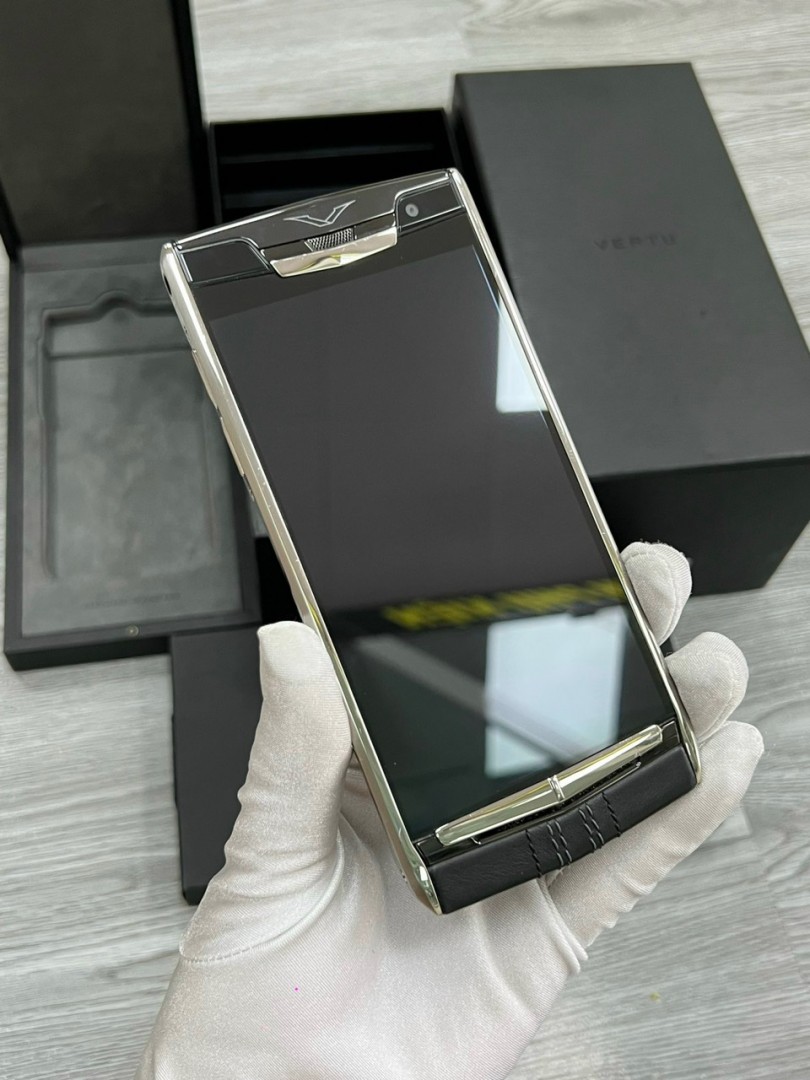 Vertu Signature Touch 2 cánh